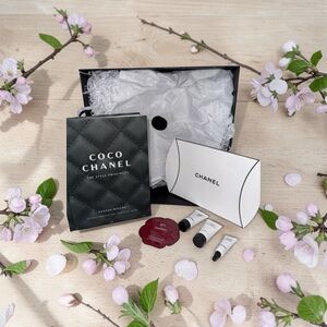 CHANEL Black and White Gift Set with Book and Skincare